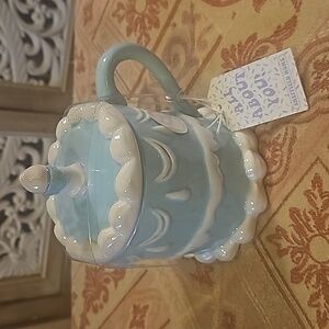 Blue & white pearlescent Mug w/ cover